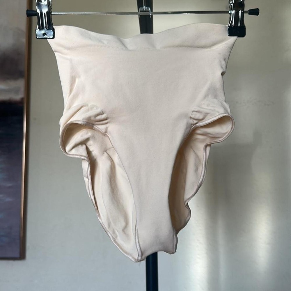 NEW SKIMS Sculpting Mid Waist Brief Sand Size M